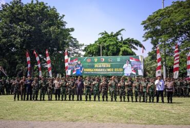 Upacara penutupan TMMD ke-119 di Alun-alun Bangil Pasuruan.