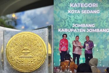 Penerimaan piala Adipura untuk kabupaten Jombang.(Dok. Pemkab Jombang for blok-a.com)