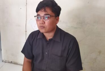 Ananda Ubaid di kantor Bawaslu saat memberikan keterangan kepada wartawan.(Blok-a.com/Syahrul)