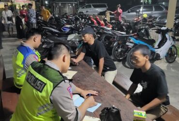 Proses tilang di kantor Polsek Mojoagung, Kabupaten Jombang.(Dokumen Polsek For blok-a.com)