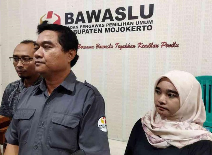 Ketua Bawaslu Dody Faizal saat memberikan keterangan kepada wartawan.(Blok-a.com/Syahrul)