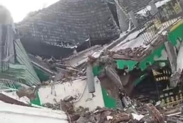 Kondisi salah rumah warga yang terdampak gempa bumi di timur laut Tuban.