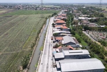 Proyek betonisasi ruas jalan penghubung yang telah rampung dikerjakan Pemkab Sidoarjo di APBD TA 2023.