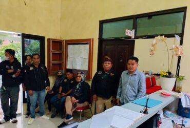 AMI menghadiri undangan klarifikasi dari Bawaslu Kota Surabaya.