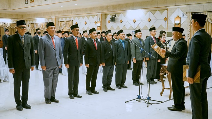 Bupati Gresik Fandi Akhmad Yani melantik dan mengambil sumpah jabatan kepada 4 pejabat eselon II hasil Selter JPTP.