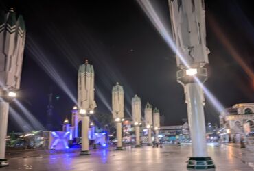 Kondisi Payung Madinah di Alun-alun Pasuruan pada malam hari.(blok-a.com/Rahmat)