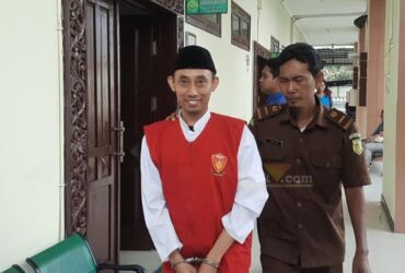 Terdakwa Muhammad Abdullah alias abat disidangkan di PN Gresik, Rabu (6/3/2024). (blok-a.com/ivan)