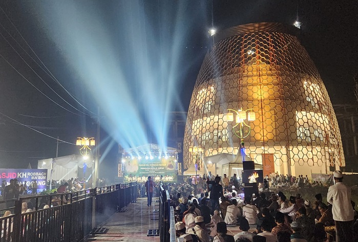 Bangunan monumental Masjid KH Robbach Ma'sum di Balongpanggang, Gresik diresmikan Bupati Fandi Akhmad Yani.