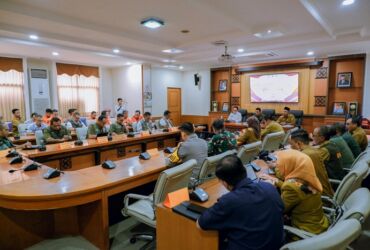 Rapat koordinasi percepatan penanganan gempa Bawean yang digelar di Aula Graita Eka Praja Kantor Pemkab Gresik.