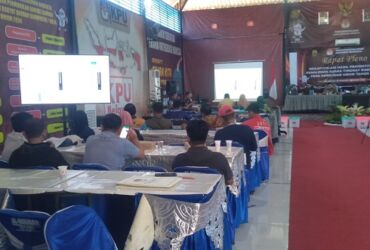 Suasana Rekapitulasi hasil pemilu 2024 di gedung KPU Kabupaten Mojokerto.(Blok-a.com/Syahrul)
