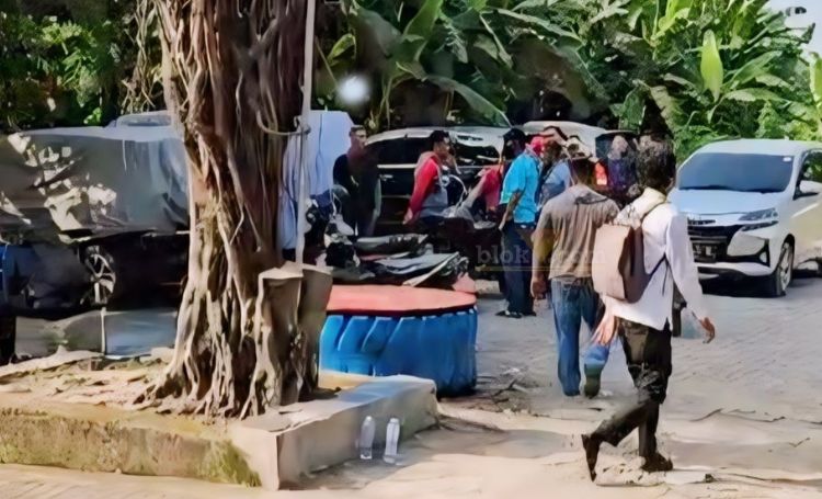 Sempat terjadi penolakan oleh warga saat tim pengukuran BPN Gresik bersama pihak PT SMI di Ngargosari, Kebomas, Gresik. (blok-a.com/ivan)