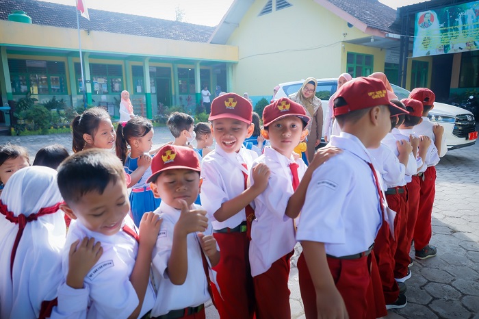 Peserta didik pada tingkat SD dan SMP negeri maupun swasta di Kabupaten Gresik dilarang menggunakan sepeda listrik.