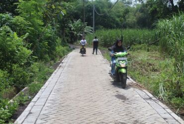 Kondisi jalan di Desa Kalipang Pasuruan setelah TMMD.