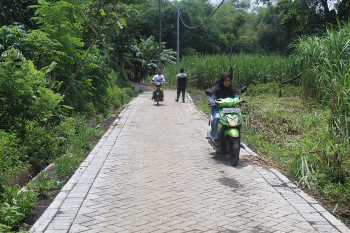 Kondisi jalan di Desa Kalipang Pasuruan setelah TMMD.