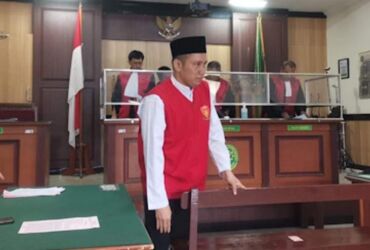 Ket foto : Saiful Mubarok meminta keadilan karena Mami atasannya di Satpol PP Gresik selama proses sidang hingga sampai pledoi nota pembelaan tidak tersentuh sama sekali.