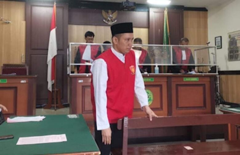 Ket foto : Saiful Mubarok meminta keadilan karena Mami atasannya di Satpol PP Gresik selama proses sidang hingga sampai pledoi nota pembelaan tidak tersentuh sama sekali.