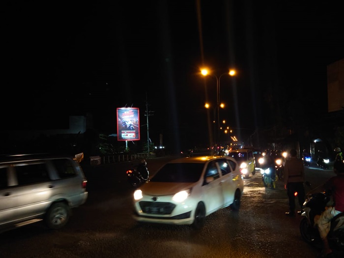 Situasi arus balik menuju Surabaya di jalur arteri simpang tiga Jampirogo.(Blok-a.com/Syahrul)