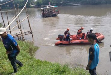 Pencarian korban tenggelam di tambangan Betro, Kabupaten Jombang.(Blok-a.com/Syahrul)