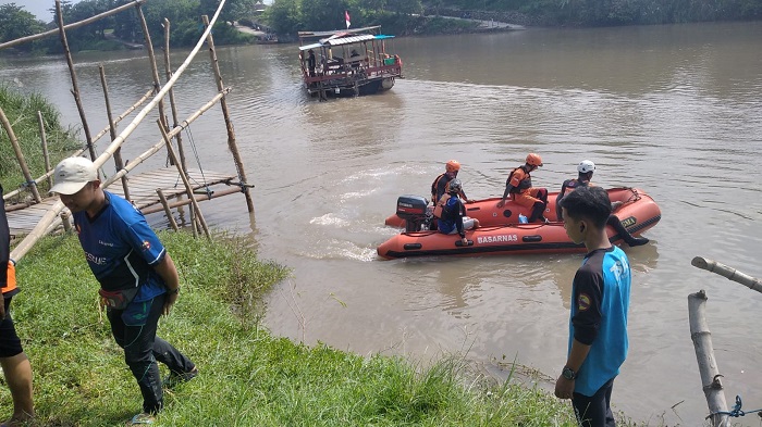 Pencarian korban tenggelam di tambangan Betro, Kabupaten Jombang.(Blok-a.com/Syahrul)