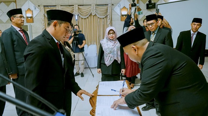 Bupati Gresik Fandi Akhmad Yani saat melantik sejumlah pejabat di lingkungan Pemkab Gresik beberapa Maret lalu.