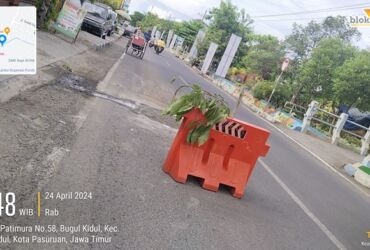 Lokasi perbaikan galian PDAM di Jalan Patiunus, Kota Pasuruan.(Rahmat/blok-a.com)