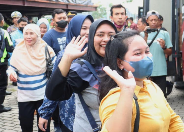 Antusiasme masyarakat ikut mudik gratis di rest area gunung Gedangan.(Dokumen Polresta)