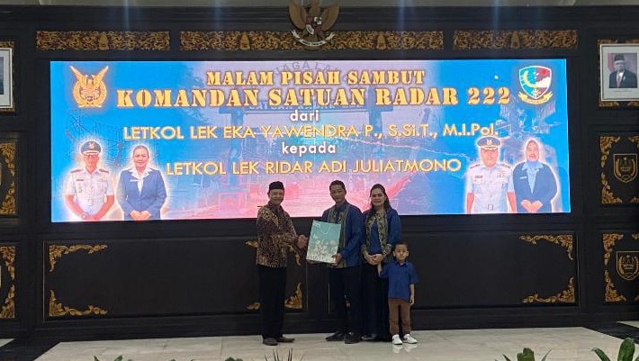 Pisah sambut Komandan Satuan Radar 222 dari Letkol Lek Eka Yawendra P kepada Letkol Lek Adi Juliatmojo, Jumat (26/4/2024).