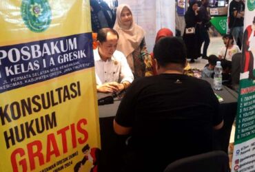 Posbakum PN Kelas 1A Gresik buka stand pelayanan di Gress Mall. (Blok-a.com/ivan)