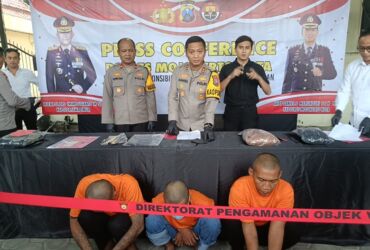 Para pelaku pencurian sepeda motor yang berhasil diamankan polisi.(Blok-a.com/Syahrul)