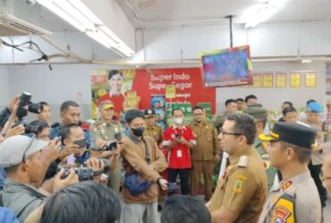 Pj Wali Kota Mojokerto M. Ali Kuncoro saat sidak ketersediaan pangan.(Blok-a.com/Syahrul)