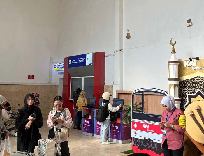 Suasana di Stasiun Pasar Turi, Surabaya (blok-a.com)