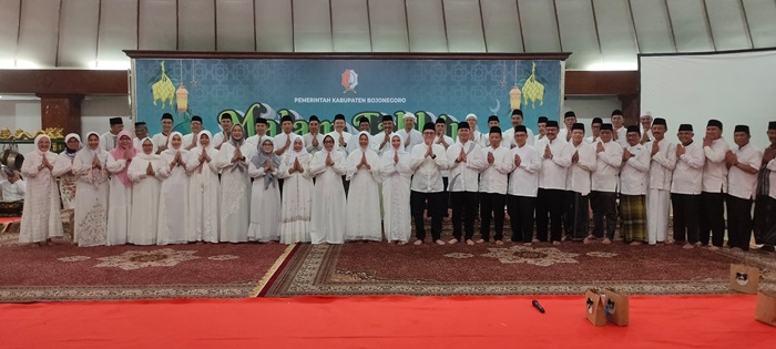 Pemkab Bojonegoro Gelar Takbir Akbar di Pendopo Malowopati.