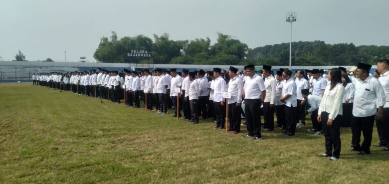 teks: pelantikan anggota PPS Kabupaten Mojokerto di stadion Gajahmada Mojosari.(Blok-a.com/Syahrul Wijaya)