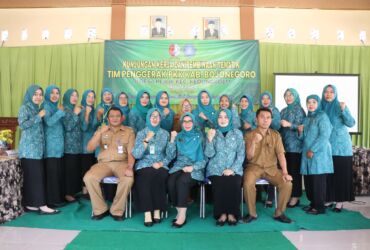 Kunjungan Kerja dan Pembinaan Tematik TP PKK Kabupaten Bojonegoro di Balai Desa Pejok, Senin (06/04/2024).