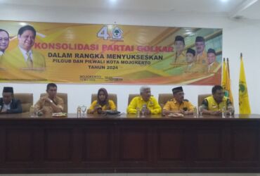 konsolidasi partai Golkar yang dihadiri oleh bakal calon wali kota Mojokerto petahana Ika Puspitasari.(Blok-a.com/Syahrul Wijaya)