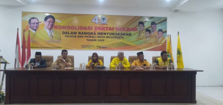 konsolidasi partai Golkar yang dihadiri oleh bakal calon wali kota Mojokerto petahana Ika Puspitasari.(Blok-a.com/Syahrul Wijaya)