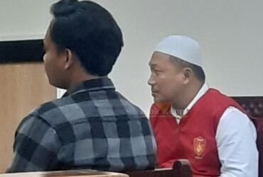 Terdakwa Heri Hedi alias Edi Kopral disidangkan terpisah dengan 2 terdakwa lain. (blok-a.com/ivan)