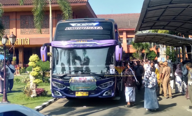 Pemberangkatan CJH Kota Mojokerto dari balai kota Sabha Mandala Tama.(Blok-a.com/Syahrul Wijaya)