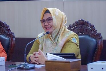 Wakil Bupati Gresik Aminatun Habibah berdiskusi mengenai kurikulum pendidikan vokasi sesuai kebutuhan lapangan.