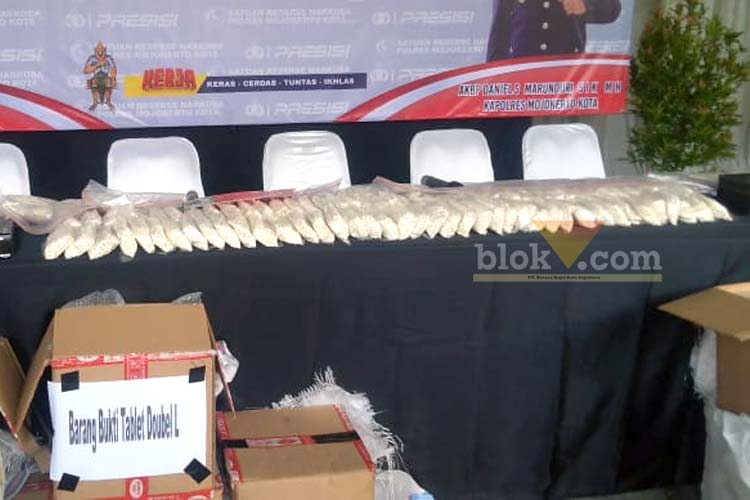 Barang bukti pil double L sebanyak 1 juta butir.(Blok-a.com/Syahrul Wijaya)
