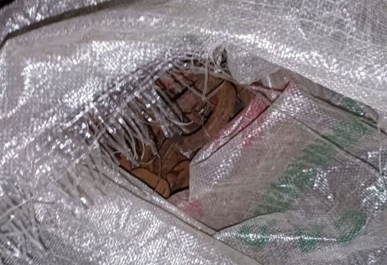 Sebanyak 46 buah Besi penambat rel yang berhasil diamankan kepolisian dari pelaku