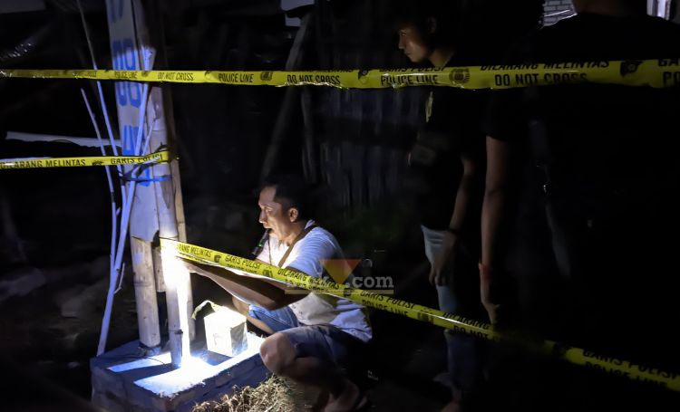 Gudang lokasi bom ikan meledak di Kampung Tegalpongo, Kecamatan Panggungrejo, Kota Pasuruan, diberi garis polisi, Jumat (10/5/2024).