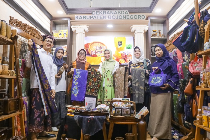 Pj TP PKK sekaligus Ketua Dekranasda Kabupaten Bojonegoro, Dian Adiyanto Adriyanto dalam Expo Pameran Dekranasda 2024 di Auditorium Hotel Alila Solo, Rabu (15/05/2024).