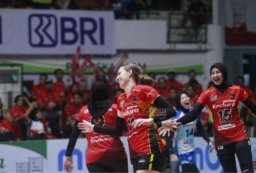 Pertamina Enduro menang 3 - 1 atas Jakarta Elektric PLN dalam pertandingan Proliga 2024 di GOR Tri Dharma Gresik. (blok-a.com/ivan)