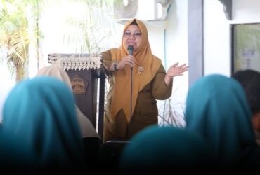 Wakil Bupati Gresik Aminatun Habibah saat membuka kegiatan Advokasi dan Inisiasi DRPPA.