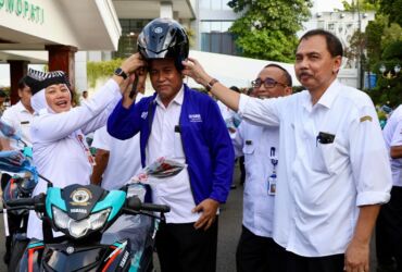 Penyerahan fasilitas kendaraan dinas untuk koordinator pemungutan pajak di 28 Kecamatan se-Kabupaten Bojonegoro, Rabu (29/05/2024).