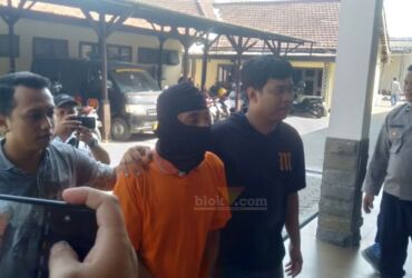 Tersangka Kepala Desa Sumberteguh, Kudu, Jombang dalam kasus penipuan dan penggelapan.(Blok-a.com/Syahrul Wijaya)