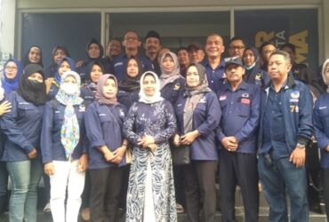 Bakal Calon wali kota Mojokerto Ning Ita usai penyerahan formulir pendaftaran ke partai NasDem kota Mojokerto.(Blok-a.com/Syahrul Wijaya)