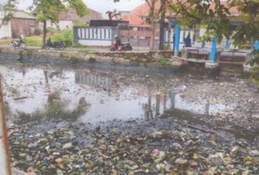 Kondisi air keruh di Sidoarjo yang jadi keluhan warga.