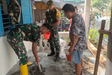 Satgas TMMD Kodim 0816 Sidoarjo rehab rumah tak layak huni di Desa Penambangan, Kecamatan Balongbendo, Kabupaten Sidoarjo.